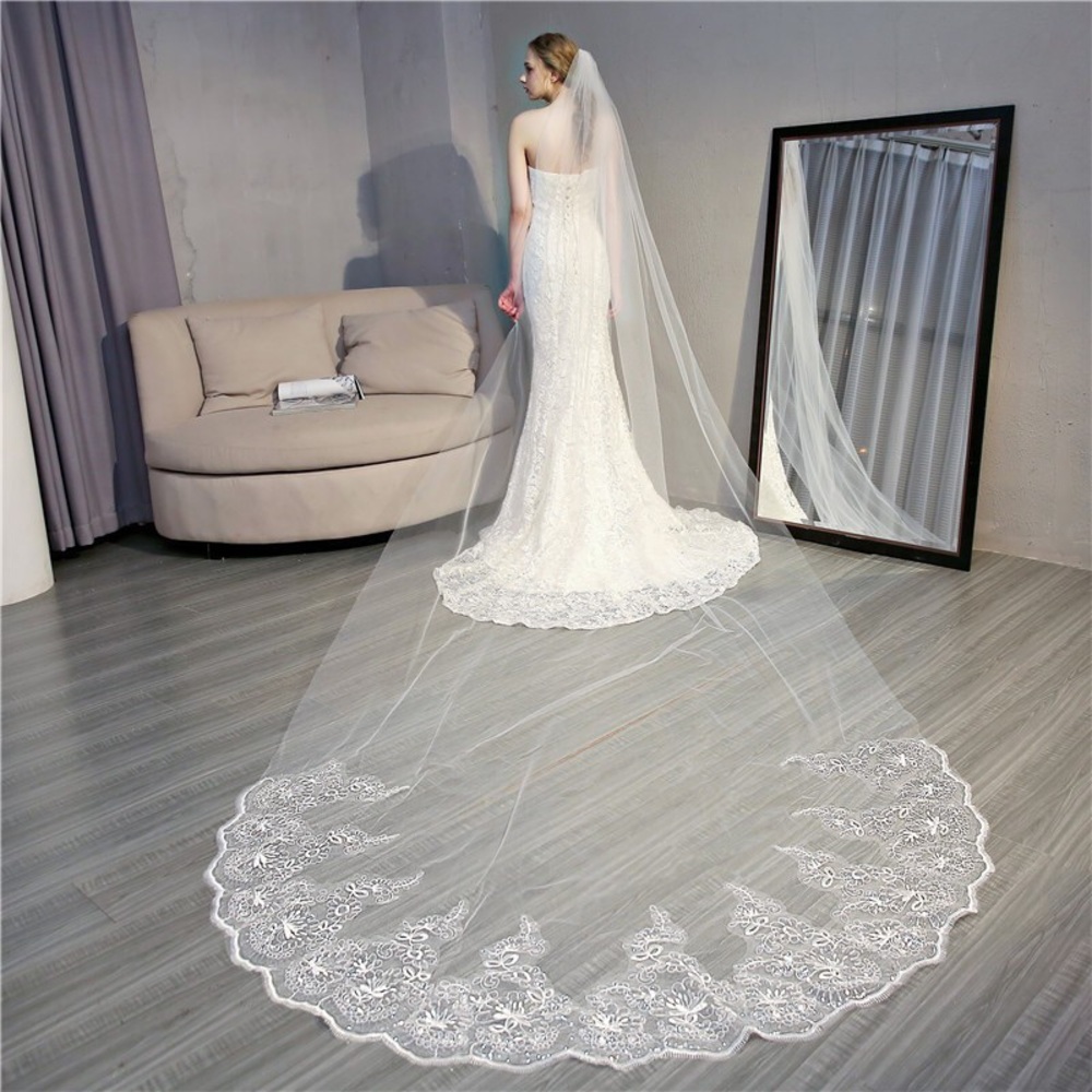 Elegant Lace Chapel Wedding Veil with Scalloped Edge - White